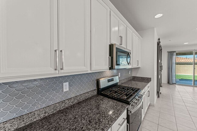 Building Photo - 4 Bedroom 2.5 Bathroom