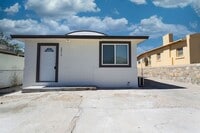 Building Photo - Central 2 Bedroom 2 Bath