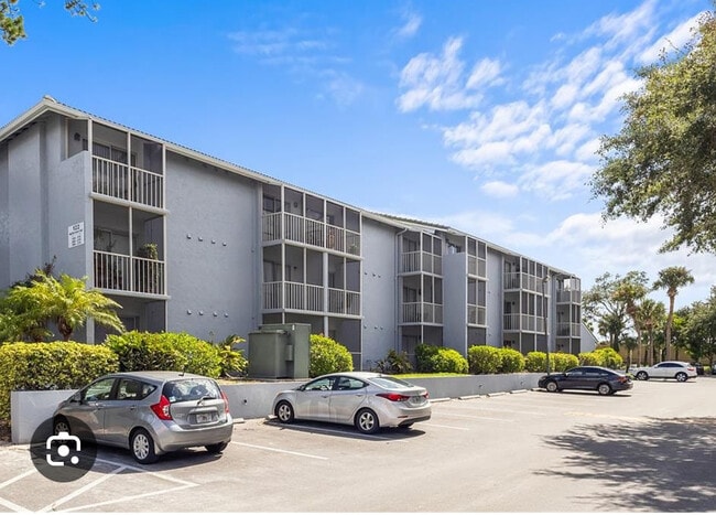 Building Photo - 125 Water Front Way