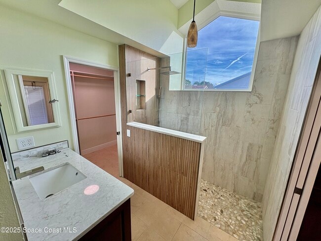 Building Photo - 349 Country Walk St