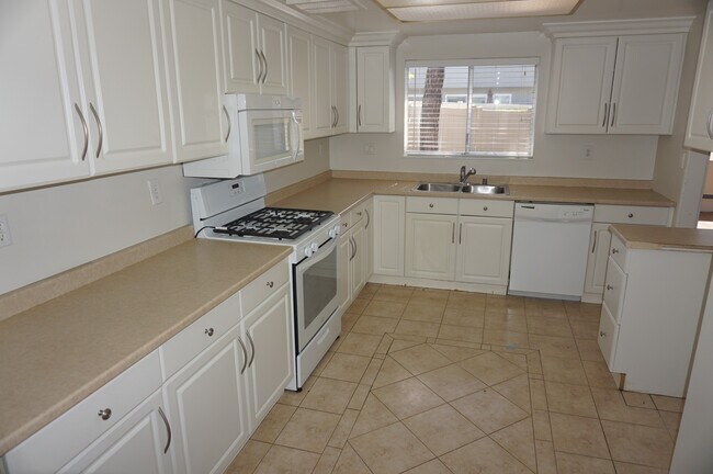 Building Photo - Nicely Upgraded 4 Bed 2.5 Bath Yorba Linda Townhome