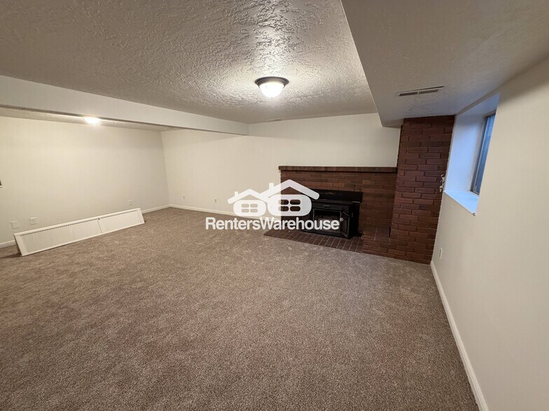 Building Photo - 575 E 10315 S