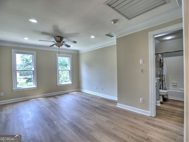Building Photo - 3237 Waldwick Way SE