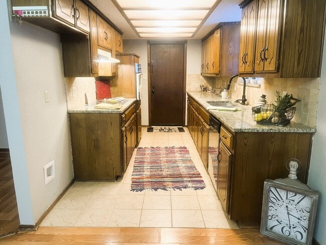 Building Photo - Norman. 3 bed, 2bath, 2 car garage with storm shelter