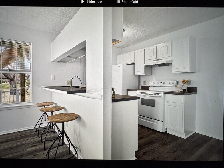 Building Photo - 443 Shelter Dr