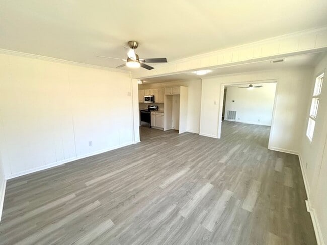 Building Photo - Coming Soon-2/5/26!- Charming 3- bedroom home with a move in special!