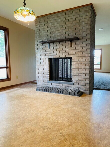 Dining Room - 400 7th Ave SE