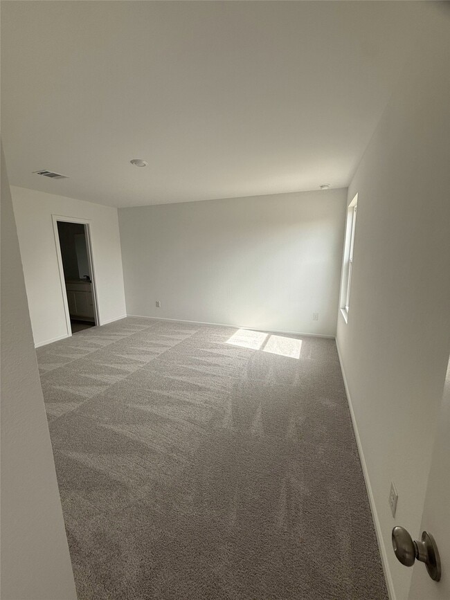 Building Photo - 25670 Roy Rogers Rd