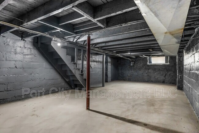 Building Photo - 1416 N Milton Ave