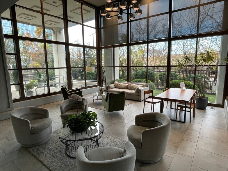 Building Photo - 2429 Locust St