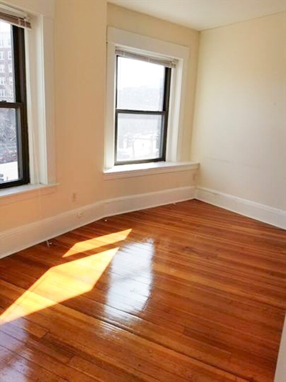 Building Photo - 1390 Beacon St