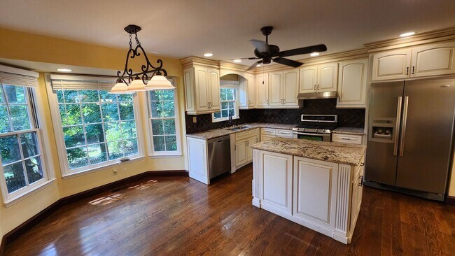 Building Photo - 310 Milesford Ct