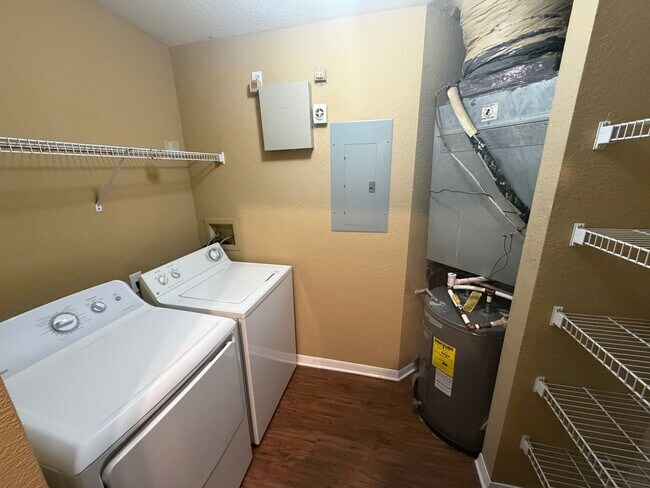 Building Photo - Beautiful 2 Bedroom Condo in Gated Crescent Place – Available Now!