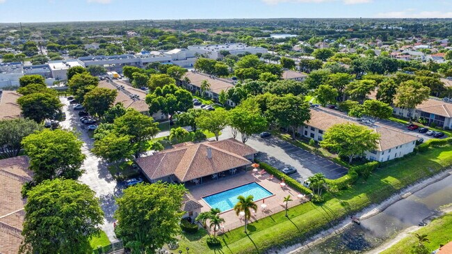 Building Photo - 9810 Pineapple Tree Dr
