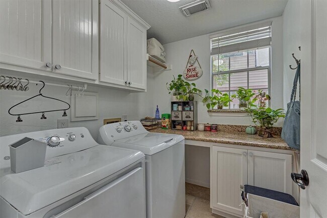 Building Photo - 46 Pinepath Pl