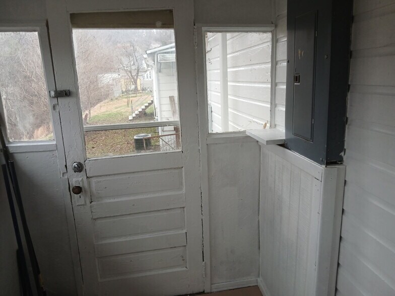 Building Photo - 2812 Overlook Dr