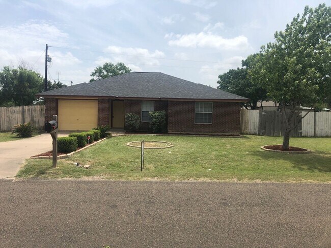 Building Photo - 837 Lakeview Dr