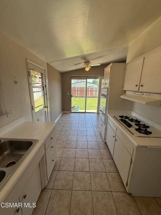 Building Photo - 1482 Paul St