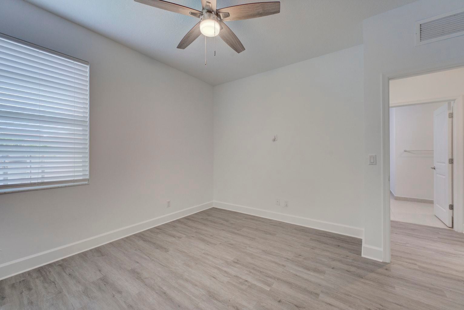 Building Photo - 9075 Kingsmoor Way