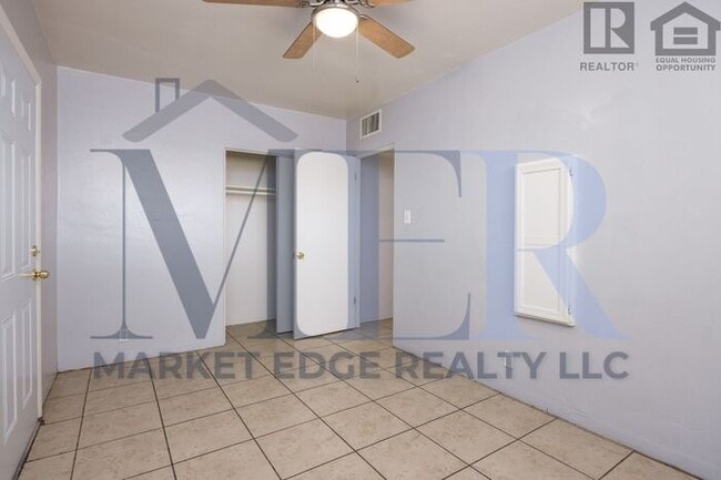 Building Photo - 3Bed/2Bath House at 19th/Camelback! $1599 ...