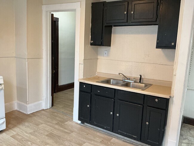 Building Photo - 800-802 S 32nd St