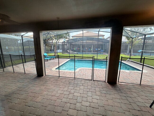 Building Photo - 1433 Thunderbird Rd