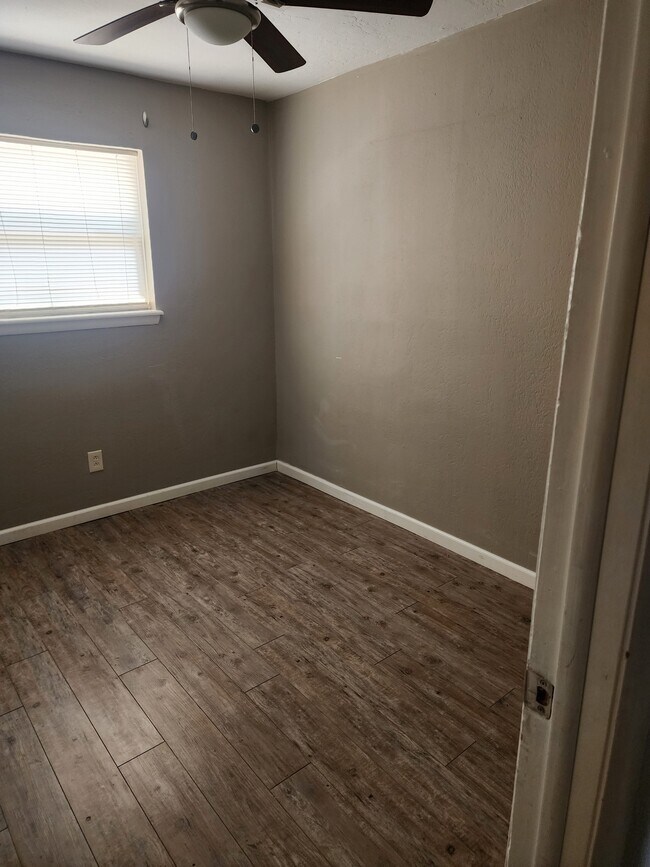 Building Photo - 888 NW 14th St