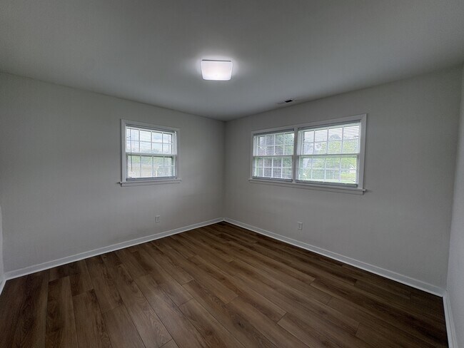 Building Photo - 499 Greenwell Ct
