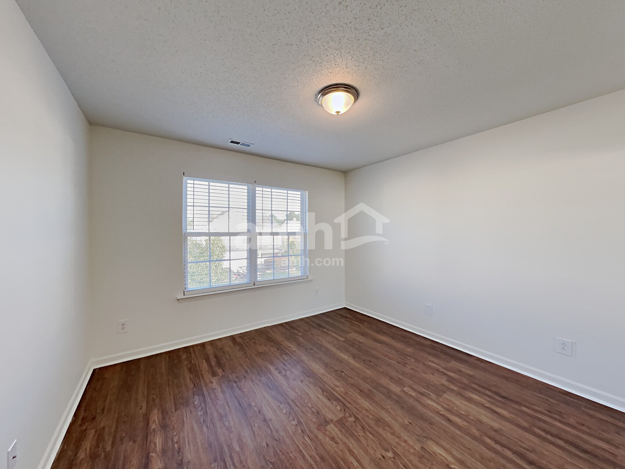 Building Photo - 8017 Wesley Farm Dr