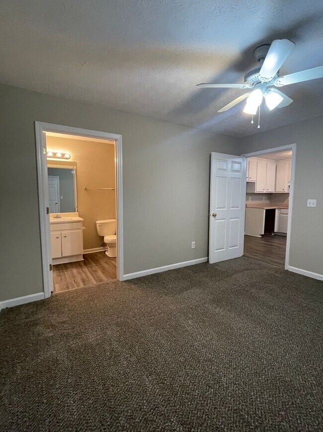 Building Photo - 2 bedroom 2 bath ranch Duplex in Douglasville, GA