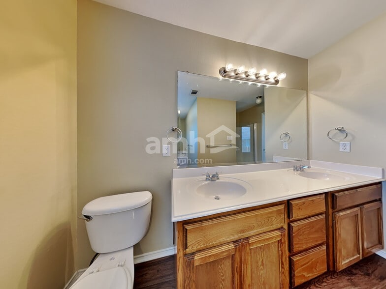 Building Photo - 5517 Parkview Hills Ln