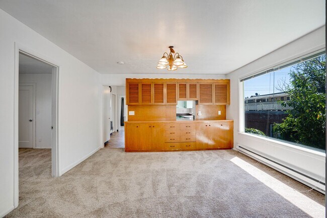 Building Photo - 3221210