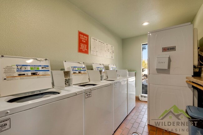 Building Photo - Bright and Welcoming Fully Furnished 2 Bedroom/2Bath Condo In Wildernest- All Utilities included