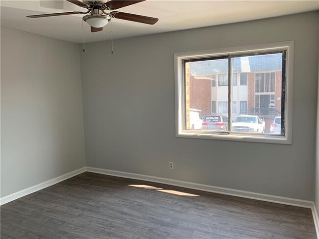 Building Photo - 145 Northwood Dr