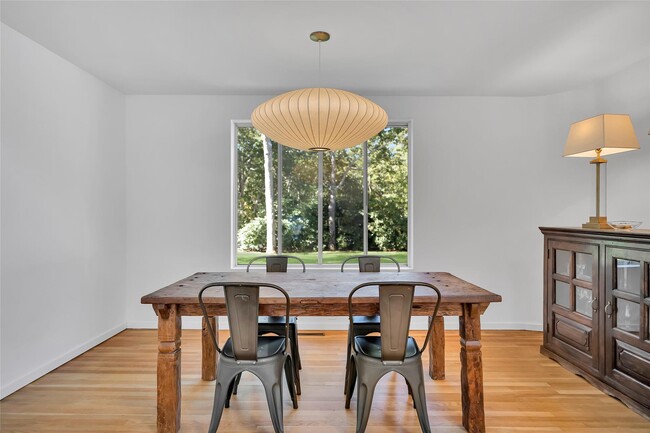 Building Photo - 26 Wintergreen Way