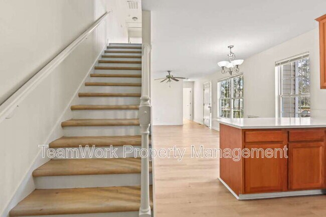 Building Photo - 131 Boone St