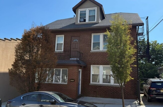 Building Photo - 610 Gregory Ave
