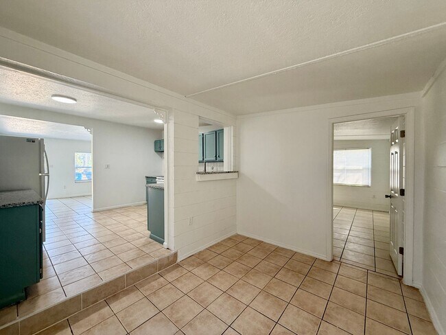 Building Photo - Four Bedroom Bradenton Rental - Large Yard