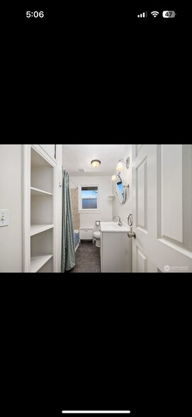 Main floor bath - 520 S Wilbur Ave