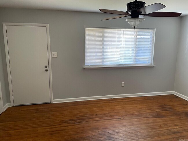 Building Photo - 3902 Mellene Dr