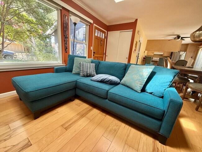 Building Photo - Furnished!! - One story gem in North Davis