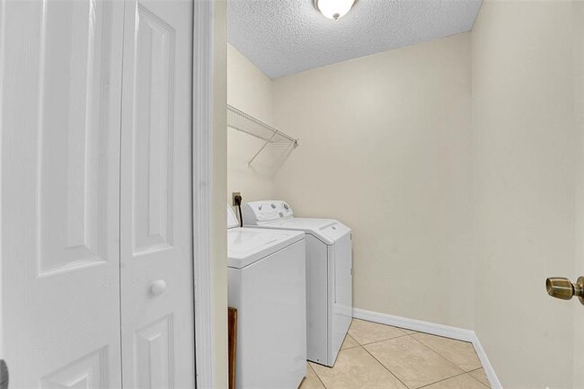 Building Photo - 1332 SW Granville Ave