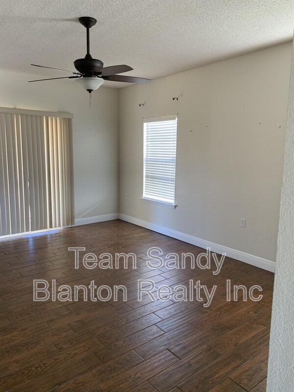 Building Photo - 8949 Camelot Pl