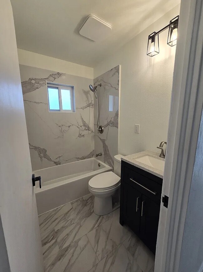 Building Photo - 5 Ormond Ct