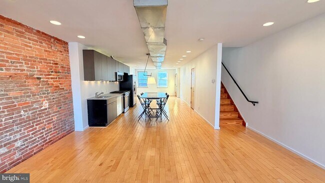 Building Photo - 136 N 3rd St