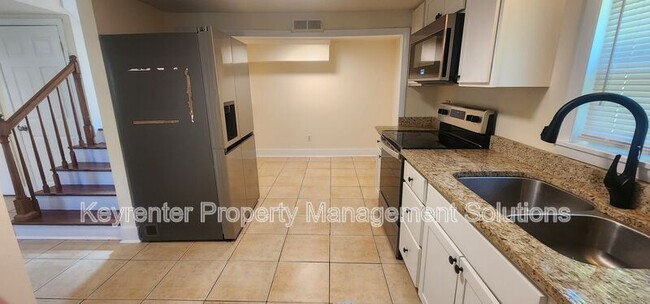 Building Photo - 813 Highland Ave