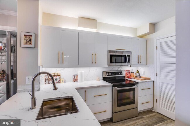 Building Photo - 631 D St NW