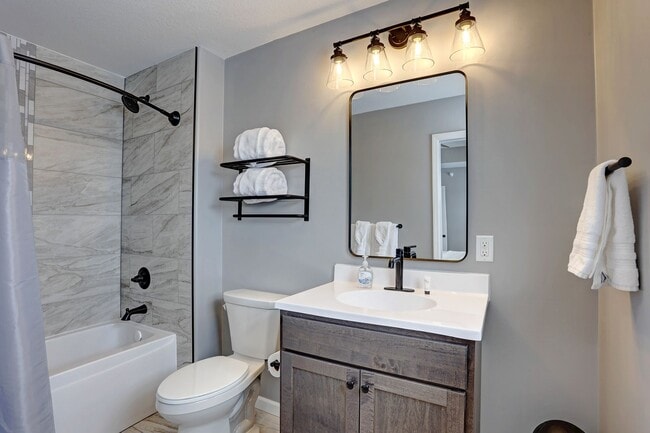 Building Photo - New-Willow Cascades Townhomes!