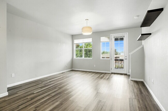 Building Photo - Modern 2-Bed, 2.5-Bath Townhome with Garage