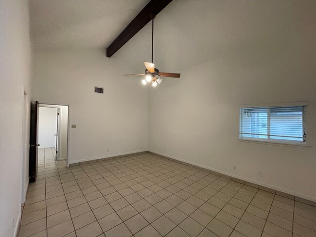 Building Photo - 3/2 Southside 1800 sqft, pet friendly, enclosed yard